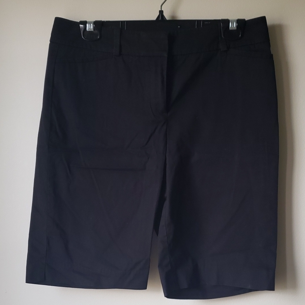 Talbots Women's Black Flat Front The Perfect Shorts Sz 4